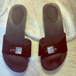 CHANEL Identification Mules. Black Suede.